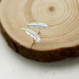 Boucles <span class=keywords><strong>d</strong></span>'oreilles breloque <span class=keywords><strong>plume</strong></span> en <span class=keywords><strong>argent</strong></span> sterling 925 - Product Image 1
