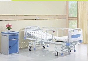 Lit d'hôpital manuel à manivelle à 3 fonctions avec 8 pieds - Product Image 2