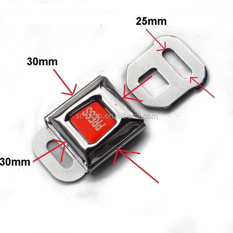 Металлическая пряжка ремня безопасности