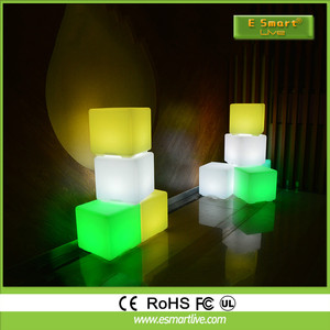 Bar meubles table et chaise led cube chaise ensemble en plastique intérieure et extérieure - Product Image 1