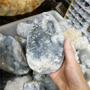 أجزاء أرضية من الكريستال الأزرق الطبيعي سليسيت بالجملة أجزاء أرضية من الكوارتز الخشن للزينة - Product Image 3