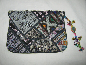 Hermoso Multicolor hecho a mano Vintage bordado Banjara bolsos de mano con cuero de gamuza para mujer moda y accesorios India - Product Image 2