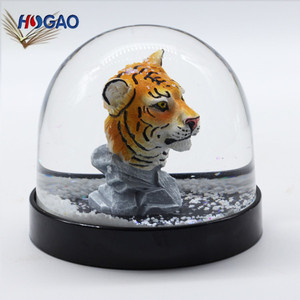 Hot Bán Giá Rẻ Nhựa Tuyết Dome Với 3D Resin <span class=keywords><strong>Tiger</strong></span> Figurine ,Resin Animal Tượng Nước <span class=keywords><strong>Globe</strong></span> Đối Với Trang Trí Nội Thất - Product Image 2