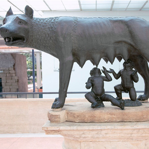 Estatua de Lobo y Niños de Bronce Fundido de Alta Calidad - Product Image 1