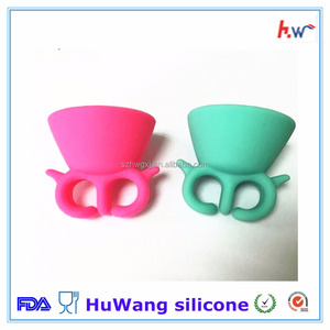 Nueva venta al por mayor Portátil titular de uñas esmalte de silicio con el anillo - Product Image 3