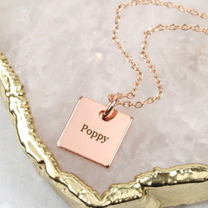 Collar personalizado de acero inoxidable chapado en oro de 18K para niñas, joyería personalizada con diferentes formas geométricas grabadas, nombre, mejor amiga - Product Image 3
