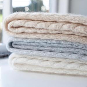 Couverture pour bébé en cachemire pur de Mongolie à fibres longues, tricotée en grosse maille torsadée 7GG - Product Image 1