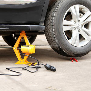 Offre Spéciale fabricant CE ISO DC12V <span class=keywords><strong>2T</strong></span> Durable Portable automatique électrique vis ciseaux Jack pour <span class=keywords><strong>Kit</strong></span> d'outils de <span class=keywords><strong>réparation</strong></span> d'urgence de voiture - Product Image 5