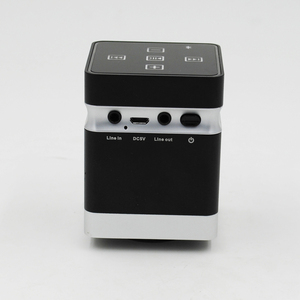 Altavoz Electrónico Newadin Soundwaver+ con Carcasa Metálica, Micrófono Incorporado, Bajos Adicionales, Salida de 26 W, Batería de 1400 mAh, Portátil para <span class=keywords><strong>Karaoke</strong></span> - Product Image 6