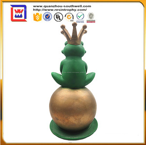 il <span class=keywords><strong>principe</strong></span> ranocchio e resina statua statua <span class=keywords><strong>principe</strong></span> azzurro per la vendita - Product Image 2