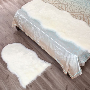 Tapis en <span class=keywords><strong>fausse</strong></span> <span class=keywords><strong>fourrure</strong></span> imitation peau de mouton blanc 2ftx3ft pour canapé, tabouret, <span class=keywords><strong>chaise</strong></span> de coiffeuse / Tapis shaggy uni pour salon et chambre - Product Image 2