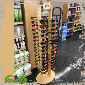Présentoir rotatif pour lunettes de soleil Vino, sur pied, en bois/placage métallique, personnalisable, pour usage publicitaire - Product Image 1