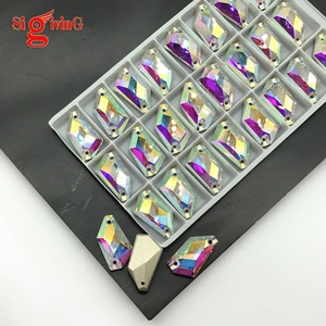 Diamantes de imitación de cristal ostentosos Flatback Crystal K9 De-art Shape Rhinestone Coser en piedra con 2 agujeros Piedras traseras planas para bolsas de ropa de baile - Product Image 2