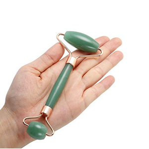 Masseur facial de haute qualité en jade naturel vert aventurine avec poignée en laiton, coffret cadeau pour rouleau de beauté pour le visage haut de gamme - Product Image 1
