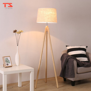 Nordique maison moderne tissu lire <span class=keywords><strong>lampe</strong></span> sol <span class=keywords><strong>bois</strong></span> <span class=keywords><strong>trépied</strong></span> debout lumière chambre Table chambre chevet Vertical sol <span class=keywords><strong>lampe</strong></span> de Table - Product Image 2