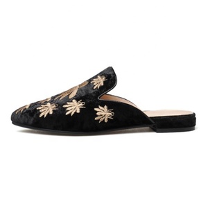 <span class=keywords><strong>Scarpe</strong></span> piatte <span class=keywords><strong>da</strong></span> donna <span class=keywords><strong>comode</strong></span> con punta ricamata di nuovo design - Product Image 5