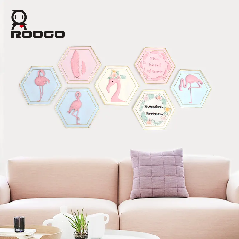 ROOGO China supplier Pink Flamingo Design Hexagon Resin Wall Hanging For Home Decoration