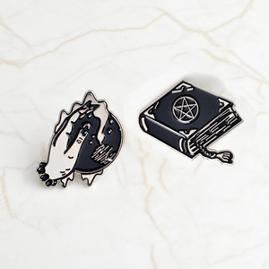 QIHE serie de Halloween alta calidad Punk estilo esmalte <span class=keywords><strong>libro</strong></span> mágico cristal broche - Product Image 1
