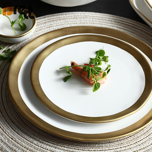 <span class=keywords><strong>Set</strong></span> di stoviglie in ceramica eco-friendly in stile europeo Brett bianco <span class=keywords><strong>e</strong></span> nero piatto da pranzo ristorante con bordo in <span class=keywords><strong>oro</strong></span> - Product Image 4