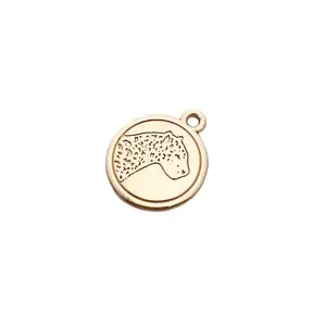 Precio de fábrica grabado redondo pequeño logotipo personalizado de metal de joyería de encanto de etiqueta para pulsera