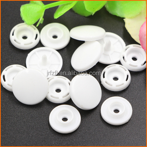 Boutons pression en plastique POM/PP 12mm avec tige Sacs transparents Décoration perlée Technique de placage Catégorie de produit Boutons - Product Image 5