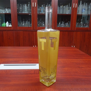Bouteilles de verre carré couleur <span class=keywords><strong>1000ml</strong></span> spray <span class=keywords><strong>absolut</strong></span> <span class=keywords><strong>vodka</strong></span> bouteille - Product Image 1