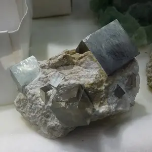 Zarif Doğal Kaba Demir Pirit Taş Temizle Kuvars Kristal Mineraller Örneği - Product Image 1