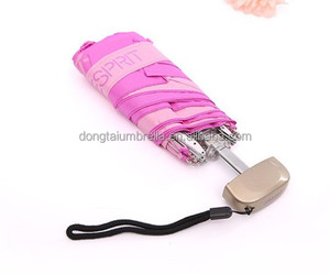Mini paraguas de protección UV de 5 pliegues con apertura manual de 19 ''x 6K, sombrilla pequeña y barata con marco de Metal para adultos con logotipo personalizado tipo bolsillo - Product Image 6