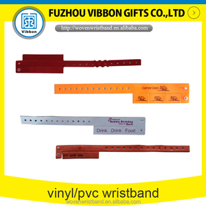 Personnalisé vinyle bracelets avec étiquettes <span class=keywords><strong>d</strong></span>'<span class=keywords><strong>identification</strong></span> made in China - Product Image 1