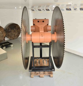 China leverancier DX480 <span class=keywords><strong>attachment</strong></span> digger <span class=keywords><strong>rock</strong></span> <span class=keywords><strong>saw</strong></span> met twin diamond blades - Product Image 4