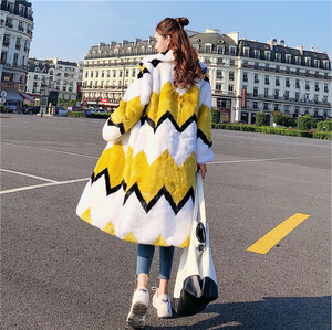 Cappotto Invernale da Donna in Finta Pelliccia di Volpe e Cincillà Multicolore, Lungo, Morbido, con Motivo a Quadri Intrecciato, <span class=keywords><strong>Blazer</strong></span> alla Moda - Product Image 5