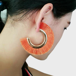 أقراط كبيرة من ماركة Big Fan بشرابة من خيوط الحرير، أقراط بوهيمية من سبيكة معدنية للنساء، أقراط متدلية بتصميم هندسي - Product Image 3