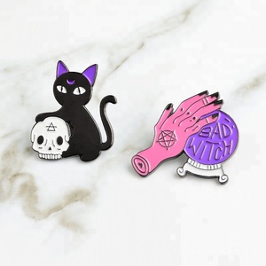 Fabricación de alta calidad, venta al por mayor, creativo, barato, mala bruja, Gato Negro, alfileres, insignia, personalizado, esmalte suave, Metal, dibujos animados, Pin de solapa - Product Image 2