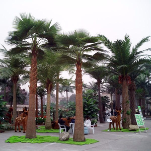 Plantes artificielles en plastique miniatures d'extérieur, troncs, palmiers en plastique de Dubaï - Product Image 1