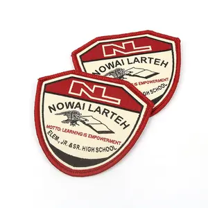 Etichette di abbigliamento ecologiche etichette principali per la scuola di novità personalizzate con manicotto a forma di scudo toppe intrecciate con ferro sul supporto - Product Image 1