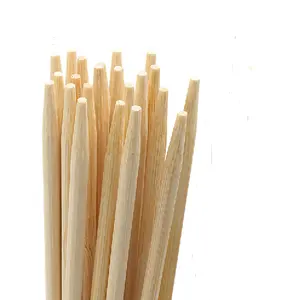 不同尺寸的烧烤棒竹串和易于清洁的棒