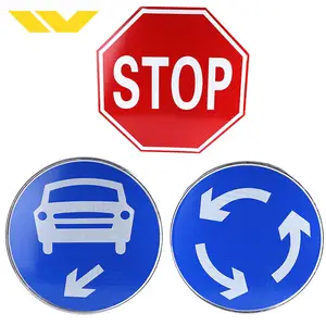 Straßenverkehrssicherheit warnung reflektierende verkehrszeichen bord und bedeutungen foto