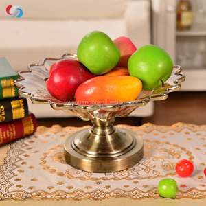 أطباق تقديم زجاجية على شكل ورقة شجر مع حامل معدني لتقديم الفاكهة - Product Image 6