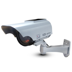 Caméra d'extérieur factice étanche à l'énergie solaire, fausse caméra de sécurité, de vidéosurveillance, à panneau solaire et à batterie - Product Image 1