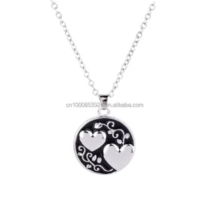 A Sister Is Someone to Dream Cry Sing Laugh With Letter Engraved Round Pendant Heart Necklace