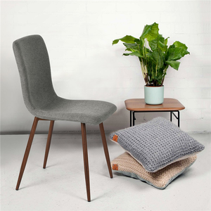 Silla de comedor de estilo moderno nórdico para uso en interiores, tela de lino gris metálica con patas de grano de madera para cocina y restaurante