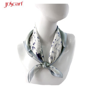 Diseño cuadrado pequeño de satén impresa <span class=keywords><strong>flamenco</strong></span> español <span class=keywords><strong>manton</strong></span> chal - Product Image 5