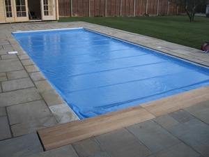 Approvisionnement d'usine personnalisé <span class=keywords><strong>PVC</strong></span> couverture de piscine automatique - Product Image 3