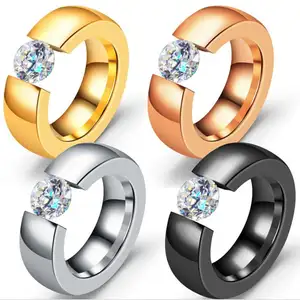 Nuovo zircone tempestato di diamanti anello punk per gli uomini e acciaio di titanio per le coppie