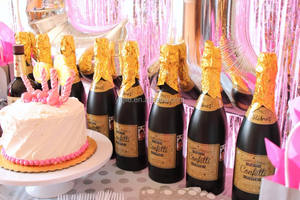 Bouteille de Champagne, 10 pièces, pour fête d'anniversaire - Product Image 3