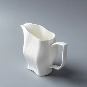 10Oz 300Ml Keramisch Restaurant Serviesgoed Porselein Creatieve Witte Melkpot Witte Melkkan Pitcher Met Handvat Aangepast Logo