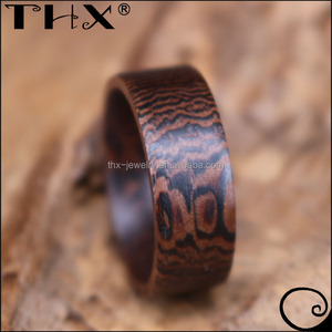 Anillo de Aniversario de Bodas de Cinco Años de THX Jewelry Fashion, Anillo Romántico de Madera de Wengue con Patrón Natural Único y Genial de 8 mm - Product Image 4