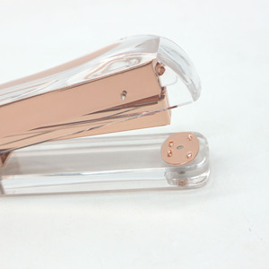Bền Trường Học & Văn Phòng Phẩm Cuốn Sách Ràng Buộc Tùy Chỉnh Kích Thước Rose Gold Round Head Kim Loại Trong Suốt Acrylic <span class=keywords><strong>Stapler</strong></span> OEM/ODM - Product Image 4