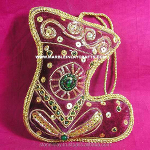 Calcetín navideño artesanal con diseño de reno - Product Image 1