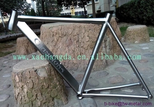 <span class=keywords><strong>Cadre</strong></span> de vélo de <span class=keywords><strong>route</strong></span> Titan OEM avec tube de direction conique Ti 55cm <span class=keywords><strong>Cadre</strong></span> de vélo de randonnée <span class=keywords><strong>Cadre</strong></span> de vélo de course personnalisé Ti <span class=keywords><strong>Cadre</strong></span> de vélo de course pas cher 700C en Chine - Product Image 2